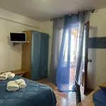 Affittacamere Isoladelmiele 3*