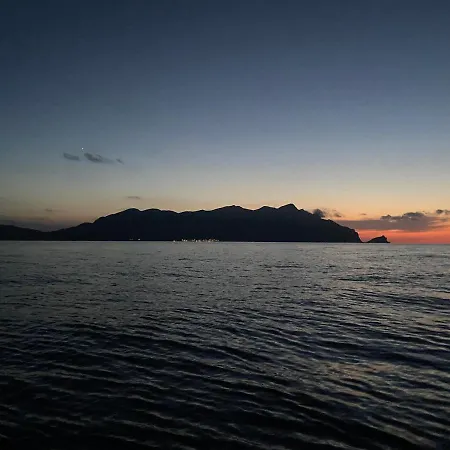 Isoladelmiele 招待所 3*